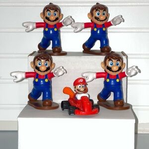Lot 5 2018 Nintendo Super Mario 4" and 2022 Mario Cart #5 Figurines
